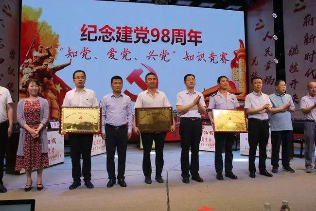 长方形的周长是48cm，长与宽的必比是5：1，长方形的面积是多少游戏画面